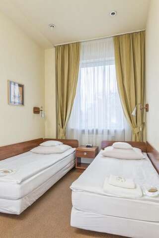 Отель Hotel Colibra Варшава Двухместный номер с 2 отдельными кроватями-4