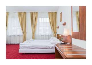 Отель Hotel Colibra Варшава Номер с кроватью размера «king-size»-3