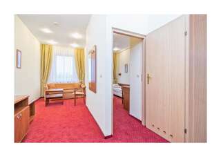 Отель Hotel Colibra Варшава Двухместный номер Делюкс с 1 кроватью или 2 отдельными кроватями-2